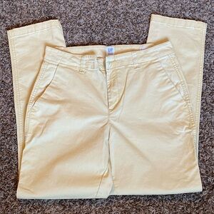 NWOT Gap girlfriend khaki yellow, size 2